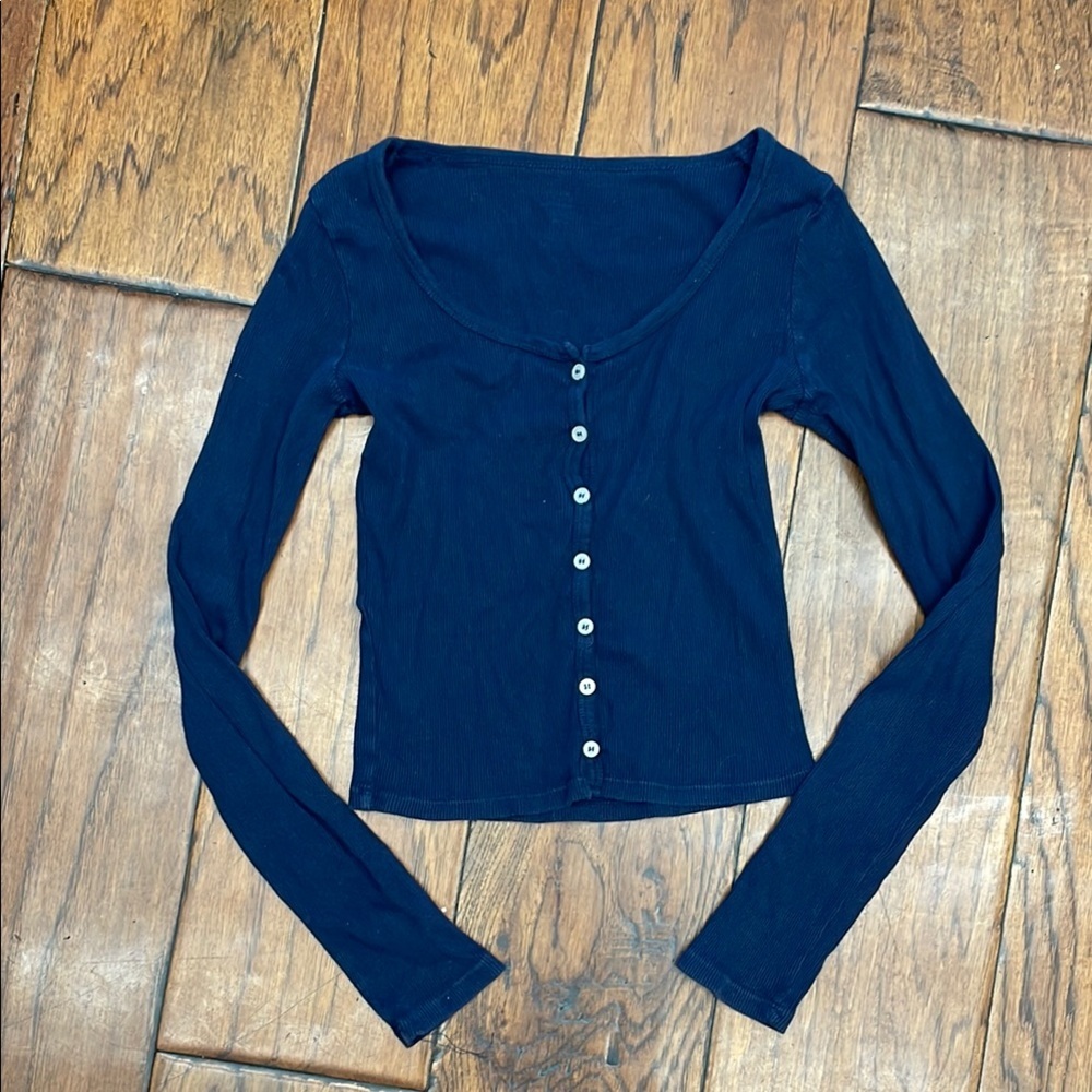 John Galt Brandy Melville Zelle women’s scoopneck ribbed button down top